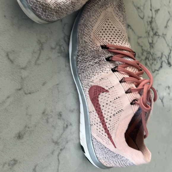 Nike women’s training shoes worn a couple of times - Picture 5 of 5